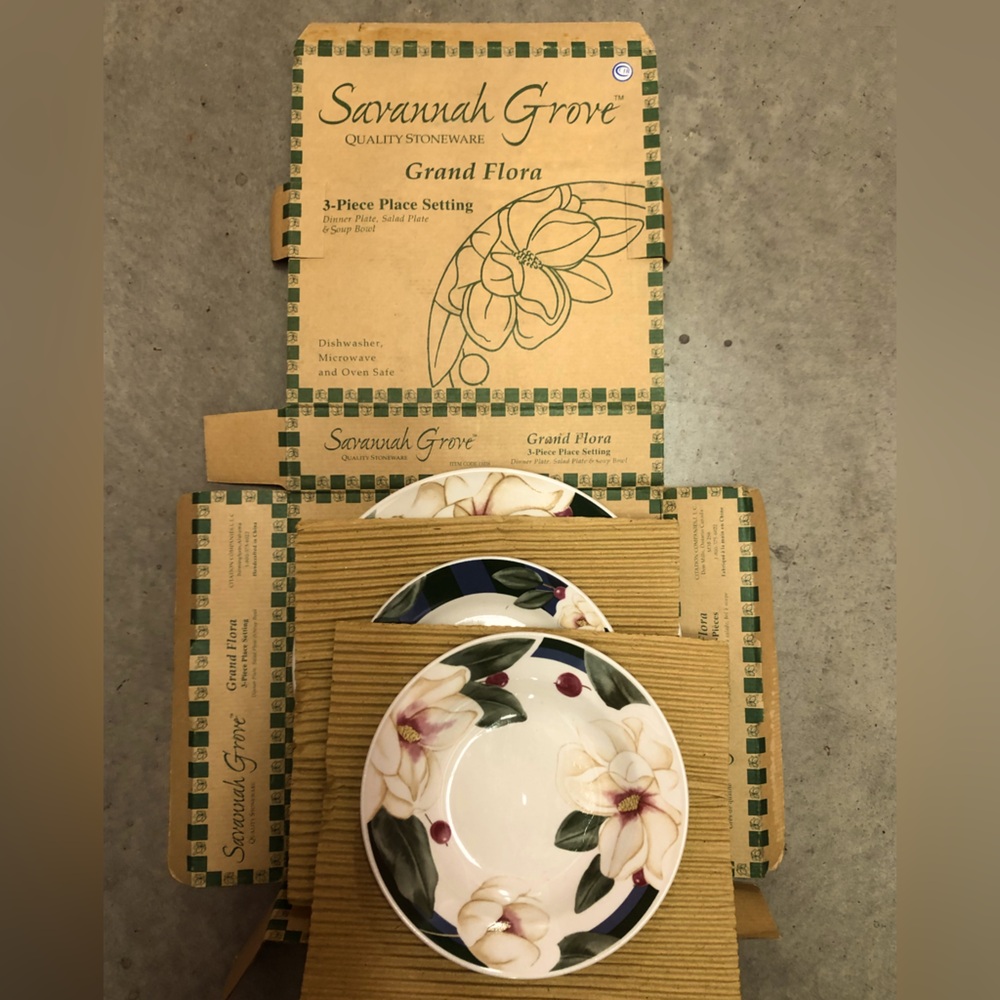 Savannah Grove Grand Flora Stoneware Set - White and Green